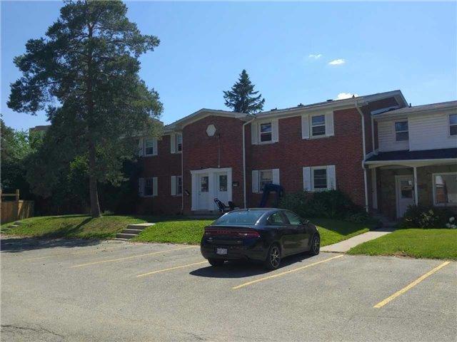 252 Westcourt Pl, Townhouse with 3 bedrooms, 1 bathrooms and 1 parking in Waterloo ON | Image 1