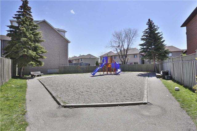 26 Goldenlight Circ, Townhouse with 3 bedrooms, 3 bathrooms and 2 parking in Brampton ON | Image 16