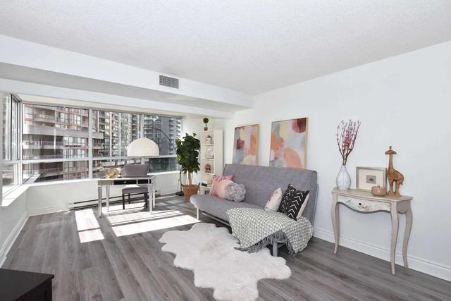 807 - 717 Bay St, Condo with 2 bedrooms, 2 bathrooms and 1 parking in Toronto ON | Image 24