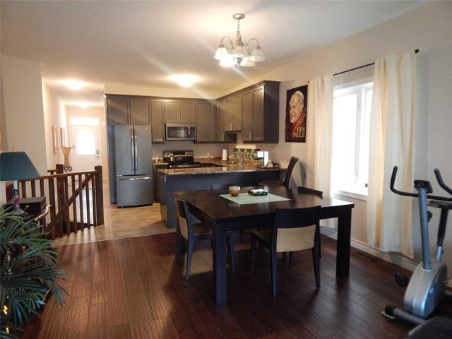 302 Keystone Cres, House attached with 2 bedrooms, 2 bathrooms and 1 parking in Hamilton ON | Image 7