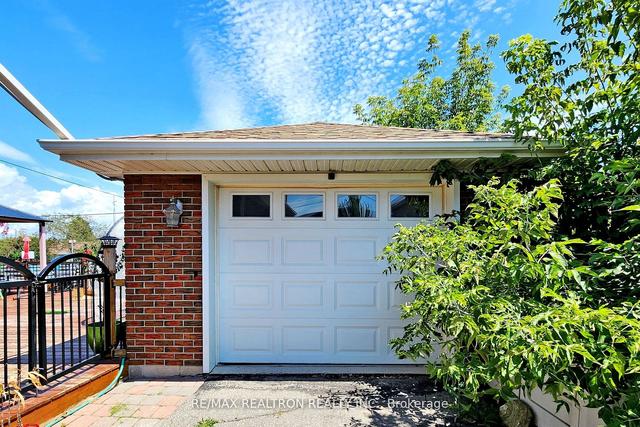 819 Ritson Rd S, House detached with 3 bedrooms, 2 bathrooms and 5 parking in Oshawa ON | Image 32