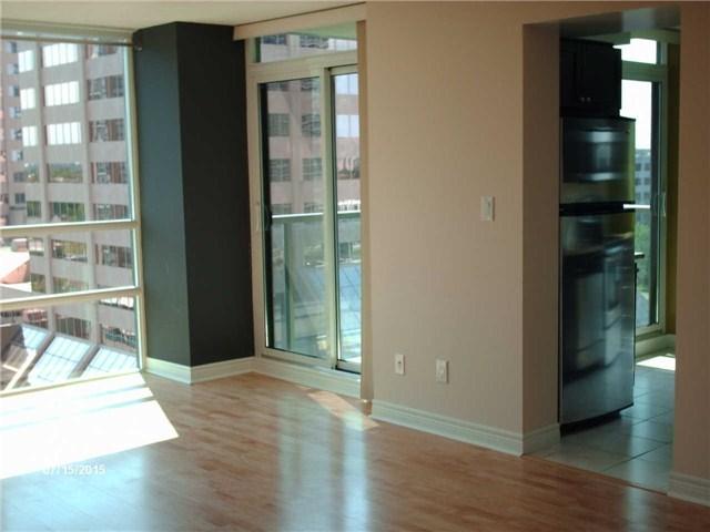 1108 - 208 Enfield Pl, Condo with 2 bedrooms, 2 bathrooms and 1 parking in Mississauga ON | Image 2