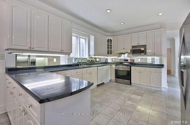 298 Mckee Ave, House detached with 4 bedrooms, 4 bathrooms and 2 parking in Toronto ON | Image 2
