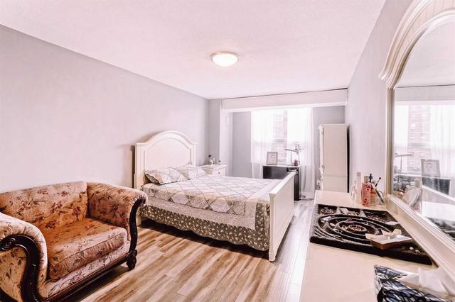 1504 - 627 The West Mall Rd, Condo with 3 bedrooms, 2 bathrooms and 1 parking in Toronto ON | Image 5