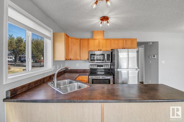 16 - 451 Hyndman Cr Nw, House attached with 3 bedrooms, 1 bathrooms and 2 parking in Edmonton AB | Image 6
