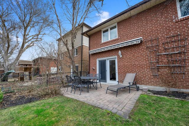 19 Warlingham Crt, House detached with 3 bedrooms, 2 bathrooms and 4 parking in Toronto ON | Image 19