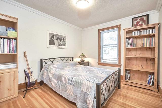 44 Brock St, House detached with 4 bedrooms, 2 bathrooms and 7 parking in Barrie ON | Image 3