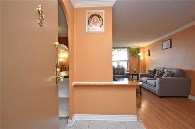 809 - 3120 Kirwin Ave, Condo with 2 bedrooms, 1 bathrooms and 1 parking in Mississauga ON | Image 4