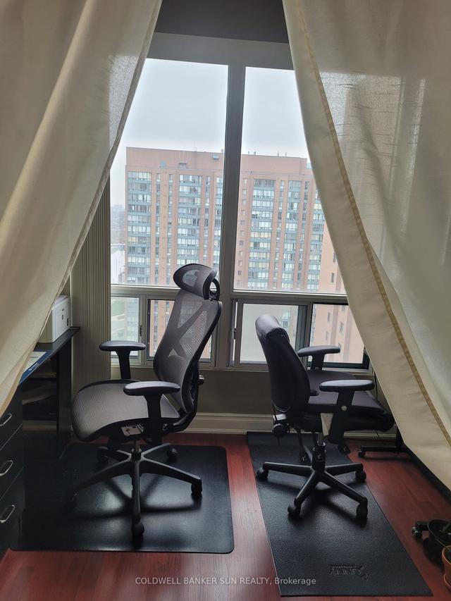 2015 - 155 Hillcrest Ave, Condo with 2 bedrooms, 1 bathrooms and 1 parking in Mississauga ON | Image 6