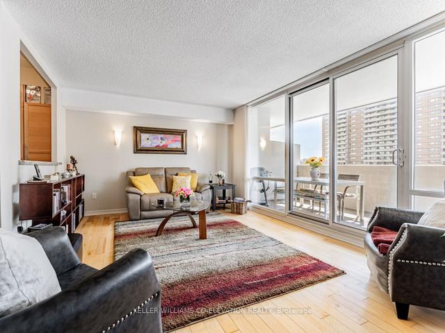 805 - 270 Scarlett Rd, Condo with 2 bedrooms, 2 bathrooms and 1 parking in Toronto ON | Image 3