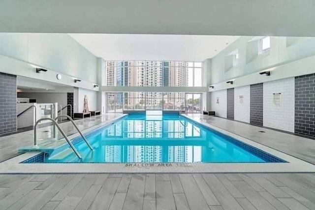1012 - 208 Queens Quay W, Condo with 2 bedrooms, 2 bathrooms and 1 parking in Toronto ON | Image 8