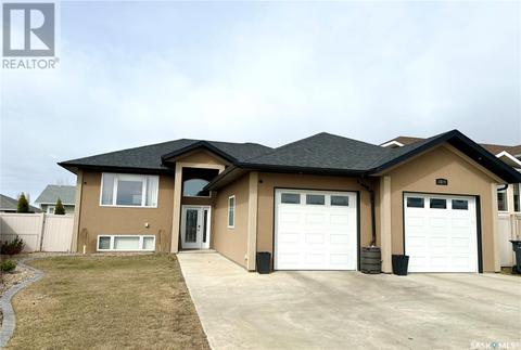 2324 Buhler Bay, House detached with 5 bedrooms, 3 bathrooms and null parking in North Battleford CY SK | Card Image