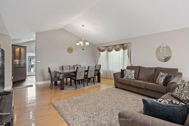 523 Martinique Ave, House detached with 3 bedrooms, 2 bathrooms and 6 parking in Windsor ON | Image 3