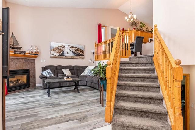 101 Westglen Close, House detached with 3 bedrooms, 2 bathrooms and 2 parking in Red Deer County AB | Image 4