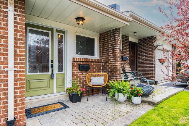 5229 Banting Crt, Townhouse with 3 bedrooms, 2 bathrooms and 2 parking in Burlington ON | Image 1