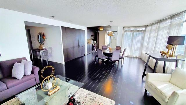 712 - 10 Capreol Crt, Condo with 3 bedrooms, 2 bathrooms and 1 parking in Toronto ON | Image 7