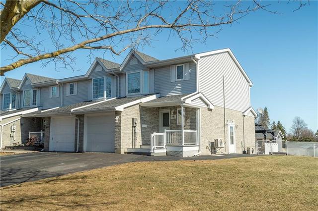 391 Ivan Crescent, Townhouse with 3 bedrooms, 3 bathrooms and 4 parking in Cornwall ON | Image 2