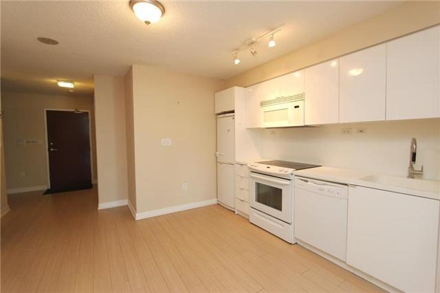 856 - 10 Capreol Crt, Condo with 1 bedrooms, 2 bathrooms and 1 parking in Toronto ON | Image 3