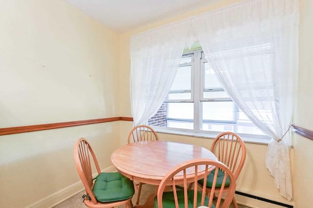 20 - 824 Brant St, Condo with 2 bedrooms, 1 bathrooms and 1 parking in Burlington ON | Image 3
