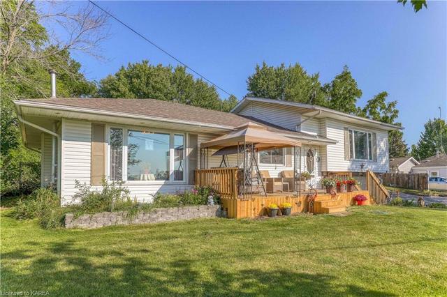 2211 County Road 22, House detached with 3 bedrooms, 1 bathrooms and 7 parking in Loyalist ON | Image 2