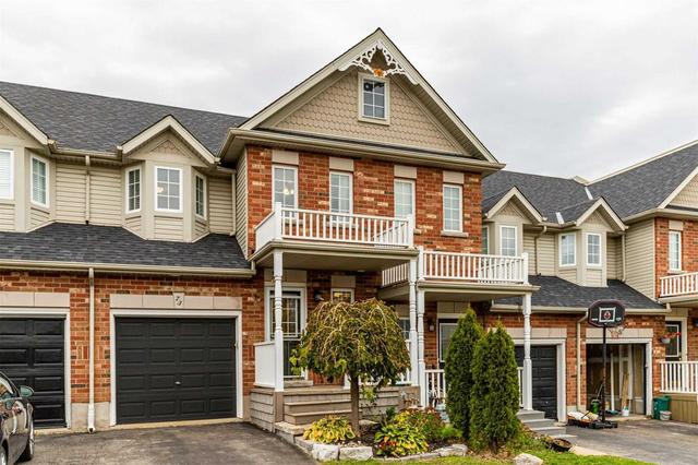 73 Benjamin Cres, House attached with 3 bedrooms, 3 bathrooms and 3 parking in Orangeville ON | Image 1