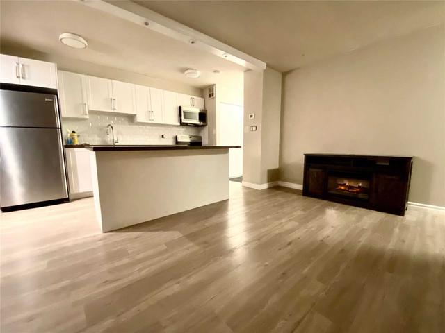 407 - 90 Ling Rd, Condo with 3 bedrooms, 2 bathrooms and 1 parking in Toronto ON | Image 3
