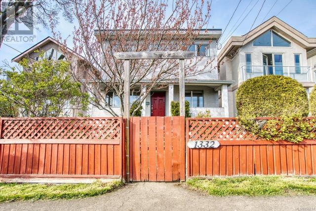 1332 Lyall St, House detached with 2 bedrooms, 1 bathrooms and 2 parking in Esquimalt BC | Image 8