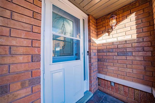 1856 Woodgate Crt, House attached with 3 bedrooms, 3 bathrooms and 3 parking in Oshawa ON | Image 18