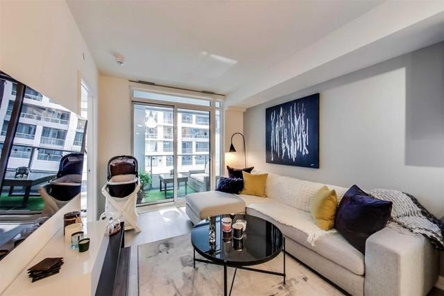 417 - 27 Bathurst St W, Condo with 2 bedrooms, 2 bathrooms and 1 parking in Toronto ON | Image 2