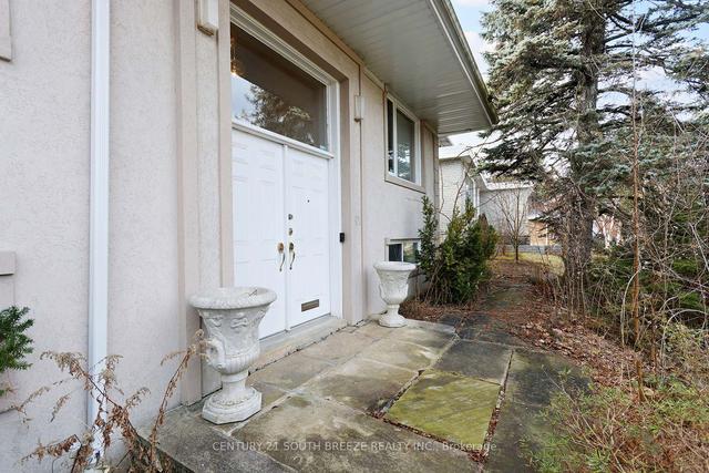 88 Bannatyne Dr, House detached with 3 bedrooms, 3 bathrooms and 6 parking in Toronto ON | Image 36