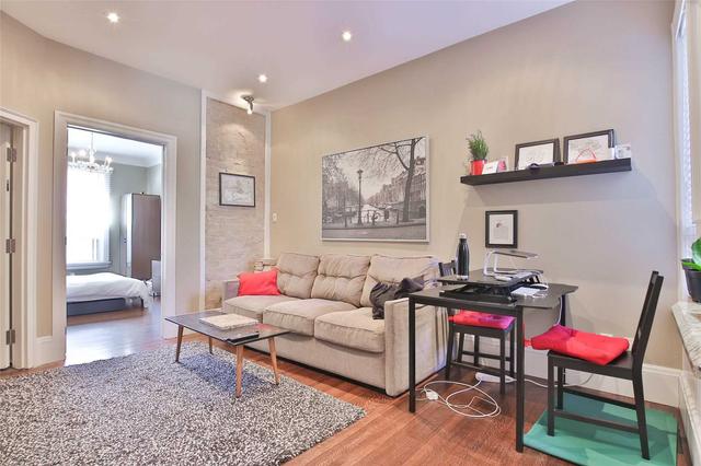 28 Mackenzie Cres, House semidetached with 2 bedrooms, 3 bathrooms and 0 parking in Toronto ON | Image 37