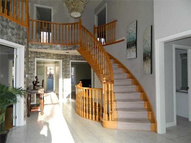 1 Creekview Ave, House detached with 4 bedrooms, 5 bathrooms and 6 parking in Richmond Hill ON | Image 2