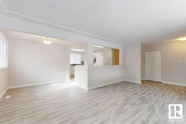 1028 Mony Penny Cr, House detached with 3 bedrooms, 2 bathrooms and 4 parking in Edmonton AB | Card Image