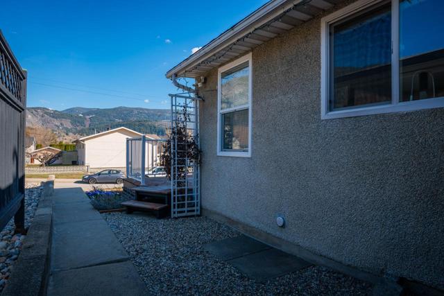 574 7th Avenue, House detached with 3 bedrooms, 2 bathrooms and null parking in Castlegar BC | Image 68