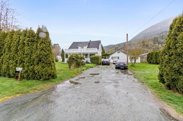 4392 Wilson Road, House detached with 4 bedrooms, 2 bathrooms and null parking in Chilliwack BC | Card Image