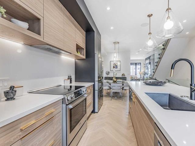 230 Garden Ave, House semidetached with 4 bedrooms, 5 bathrooms and 2 parking in Toronto ON | Image 5