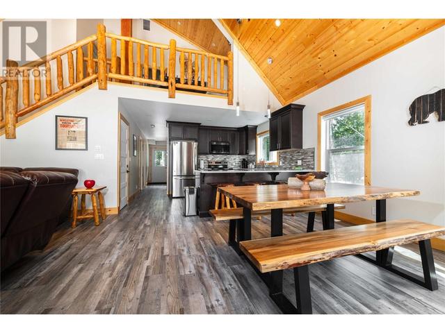 3299 Loschinski Road, House detached with 6 bedrooms, 3 bathrooms and null parking in Columbia Shuswap B BC | Image 5