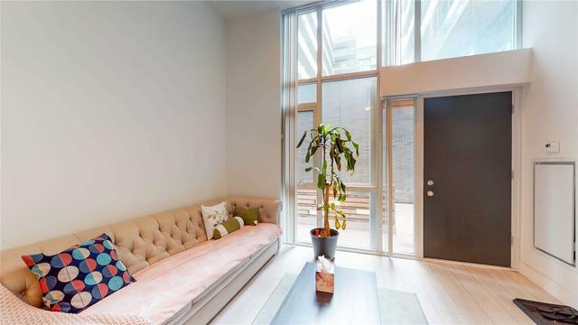 101 - 525 Adelaide St W, Townhouse with 3 bedrooms, 3 bathrooms and 2 parking in Toronto ON | Image 9