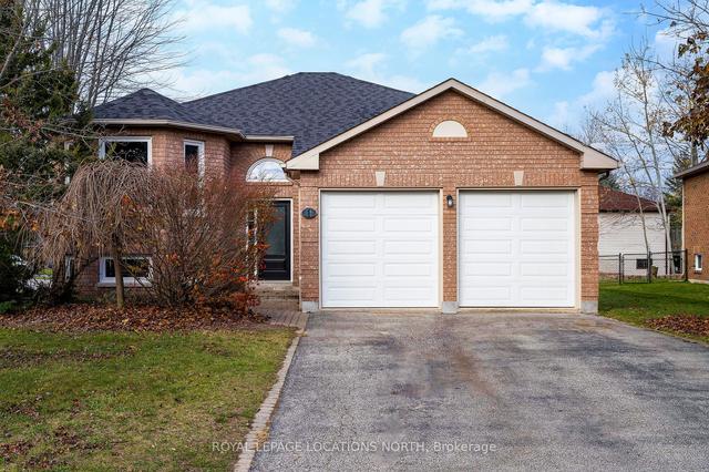 1 Acorn Cres, House detached with 2 bedrooms, 3 bathrooms and 6 parking in Wasaga Beach ON | Image 1