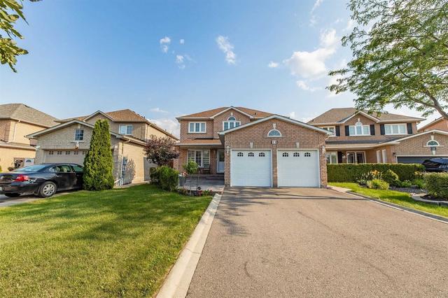 11 Calabria Crt, House detached with 4 bedrooms, 4 bathrooms and 6 parking in Vaughan ON | Image 1