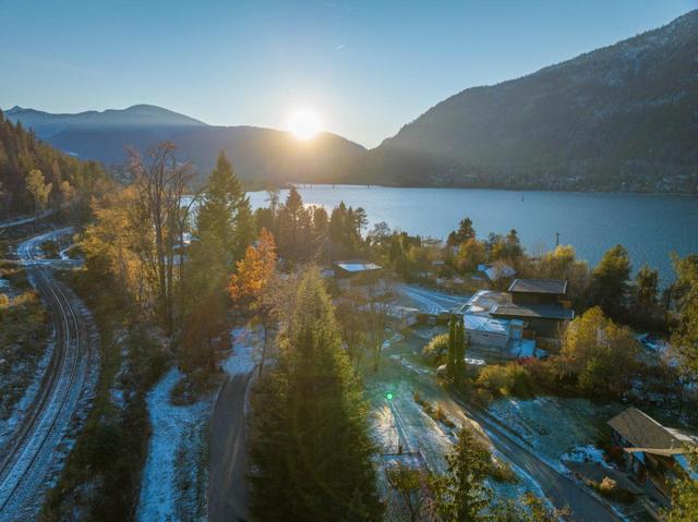 2166 Bealby Point Road, House detached with 11 bedrooms, 8 bathrooms and 8 parking in Central Kootenay E BC | Image 10