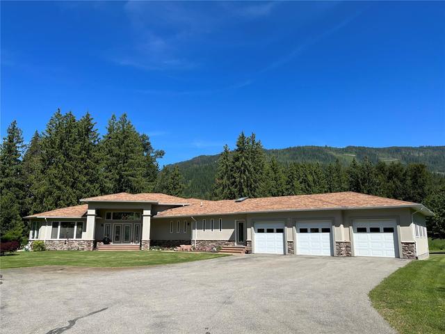 1200 Trans Canada Highway, House detached with 3 bedrooms, 5 bathrooms and 20 parking in Sicamous BC | Card Image