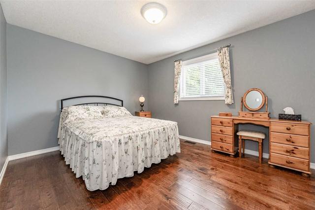 211 Daimler Dr, House detached with 4 bedrooms, 4 bathrooms and 4 parking in Kitchener ON | Image 16