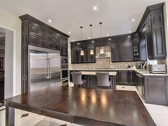 9 Port Hope Hllw, House detached with 5 bedrooms, 4 bathrooms and 7 parking in Brampton ON | Image 4