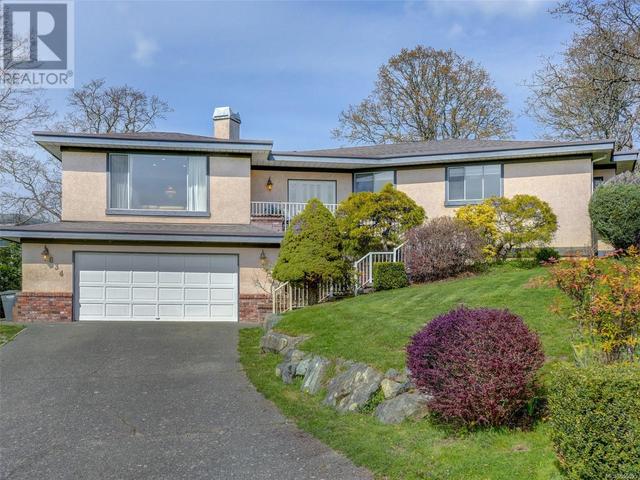 834 Maltwood Terr, House detached with 5 bedrooms, 4 bathrooms and 2 parking in Saanich BC | Image 1