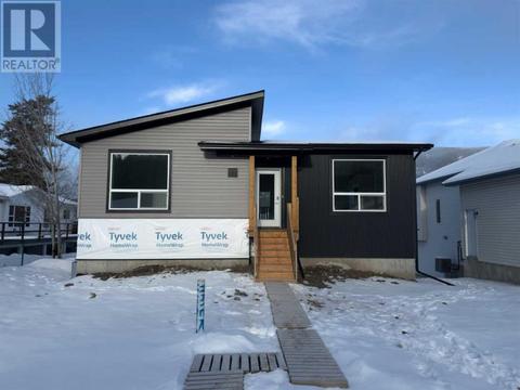 11311 19 Avenue, House detached with 4 bedrooms, 3 bathrooms and 3 parking in Crowsnest Pass AB | Card Image
