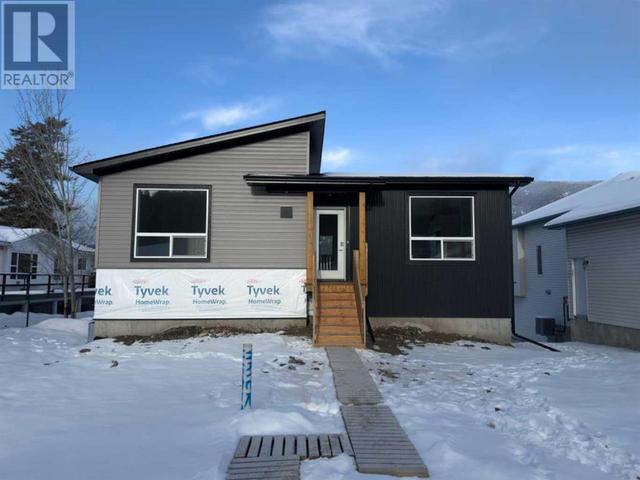 11311 19 Avenue, House detached with 4 bedrooms, 3 bathrooms and 3 parking in Crowsnest Pass AB | Image 1
