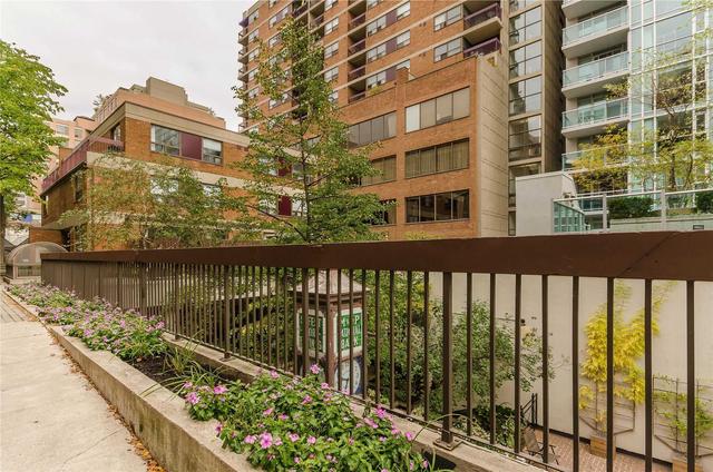 1102 - 120 St Patrick St, Condo with 1 bedrooms, 1 bathrooms and 0 parking in Toronto ON | Image 11