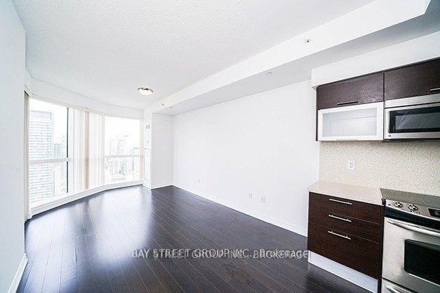 4316 - 386 Yonge St, Condo with 2 bedrooms, 2 bathrooms and 1 parking in Toronto ON | Image 10