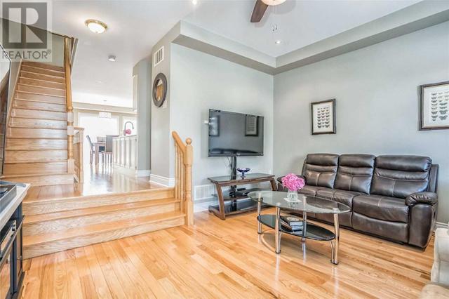 957 The Queensway Way, House attached with 4 bedrooms, 3 bathrooms and 2 parking in Toronto ON | Image 5
